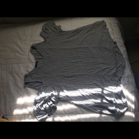 Grey shoulder cut flowing blouse. Size L. - Picture 6 of 8